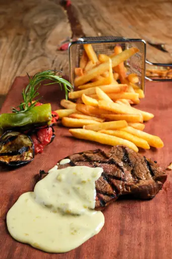 Dört Peynir Soslu Bonfile